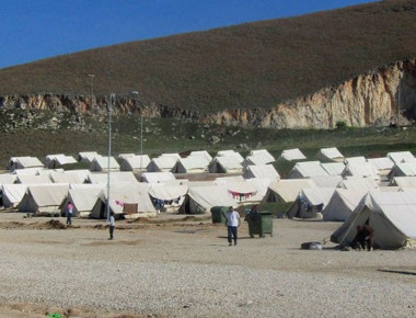 Φωτιά σε κέντρο φιλοξενίας προσφύγων στη Λάρισα